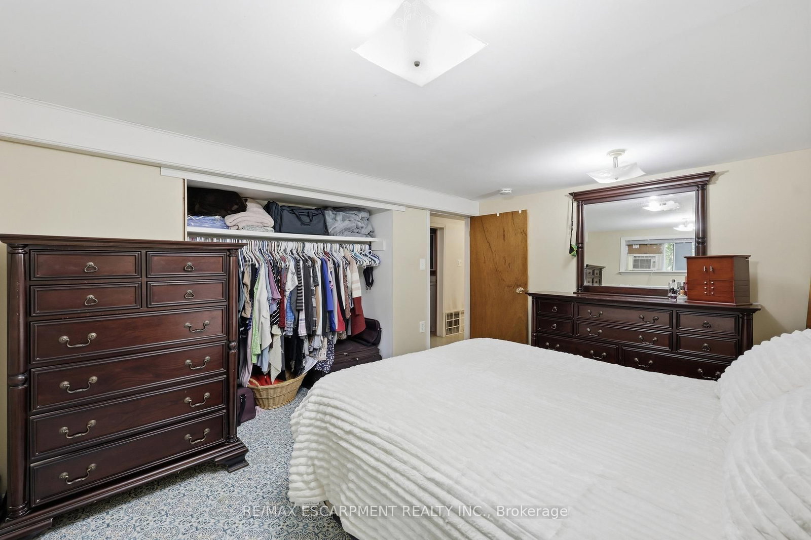 8404 Chippewa Road • Hamilton, ON photo 10