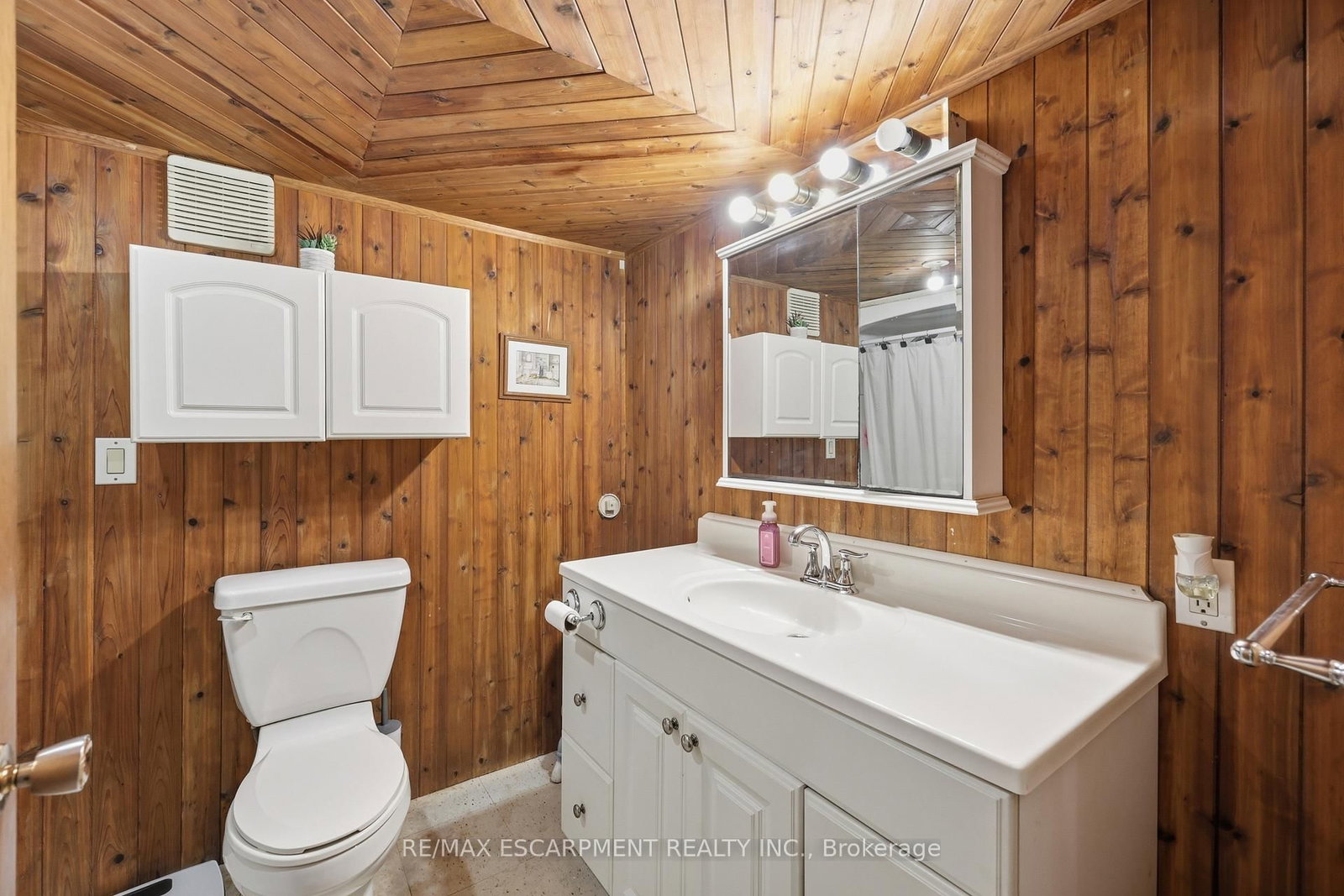8404 Chippewa Road • Hamilton, ON photo 12