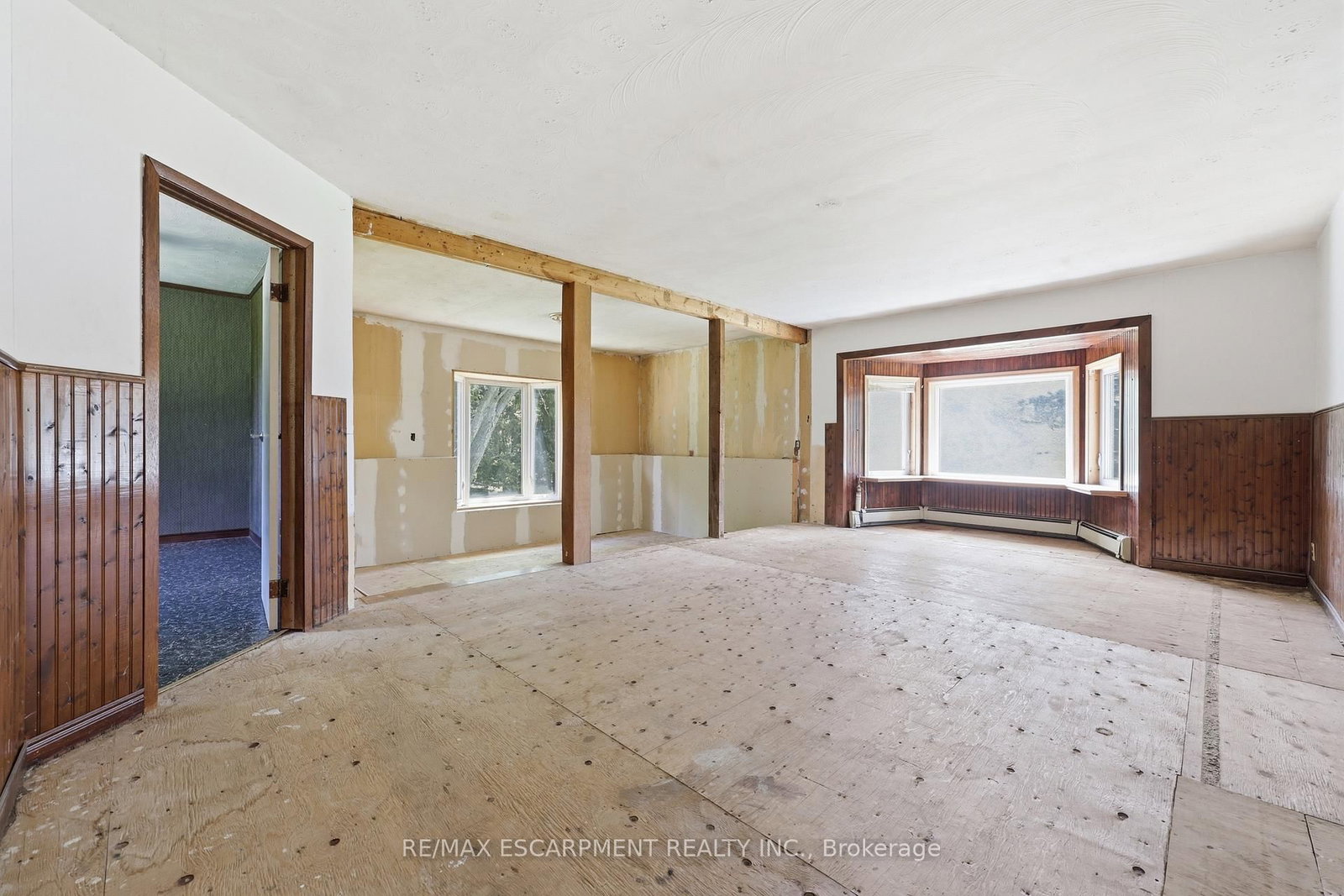 8404 Chippewa Road • Hamilton, ON photo 16