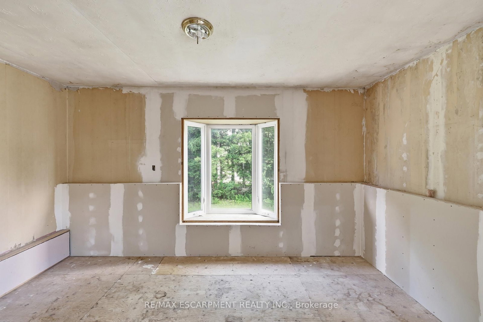 8404 Chippewa Road • Hamilton, ON photo 20