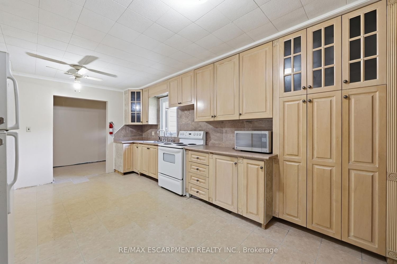8404 Chippewa Road • Hamilton, ON photo 22