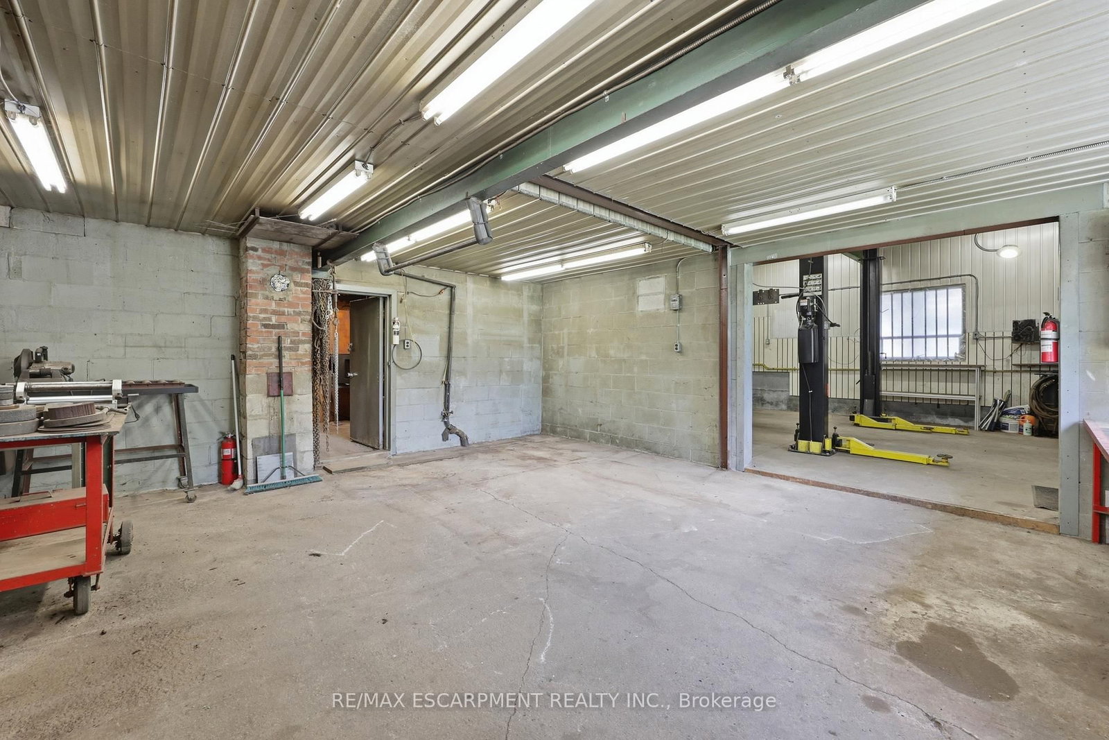 8404 Chippewa Road • Hamilton, ON photo 39
