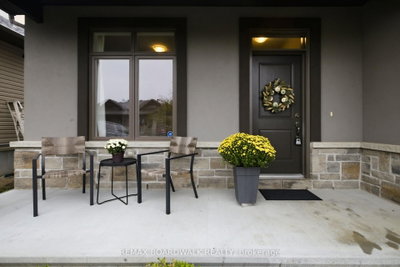 714 Maurice Stead Street • Almonte, ON photo 4