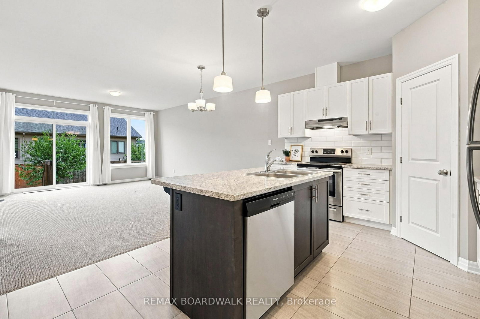 714 Maurice Stead Street • Almonte, ON photo 9