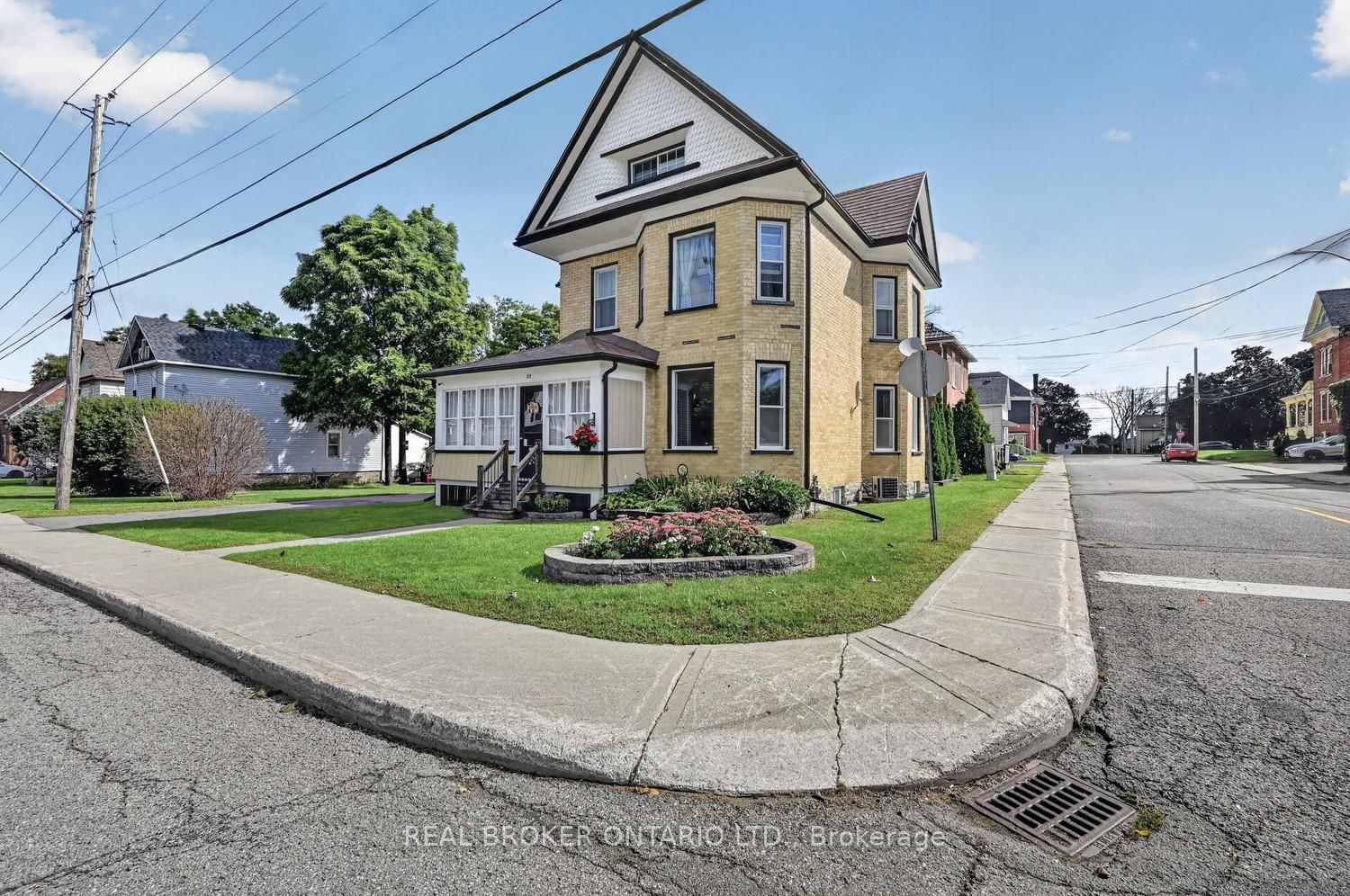 27 Abel Street • Smiths Falls, ON photo 1
