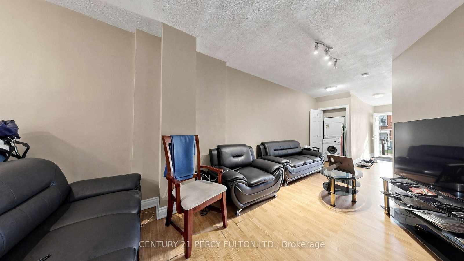 207-209 Victoria Avenue N • Hamilton, ON photo 6