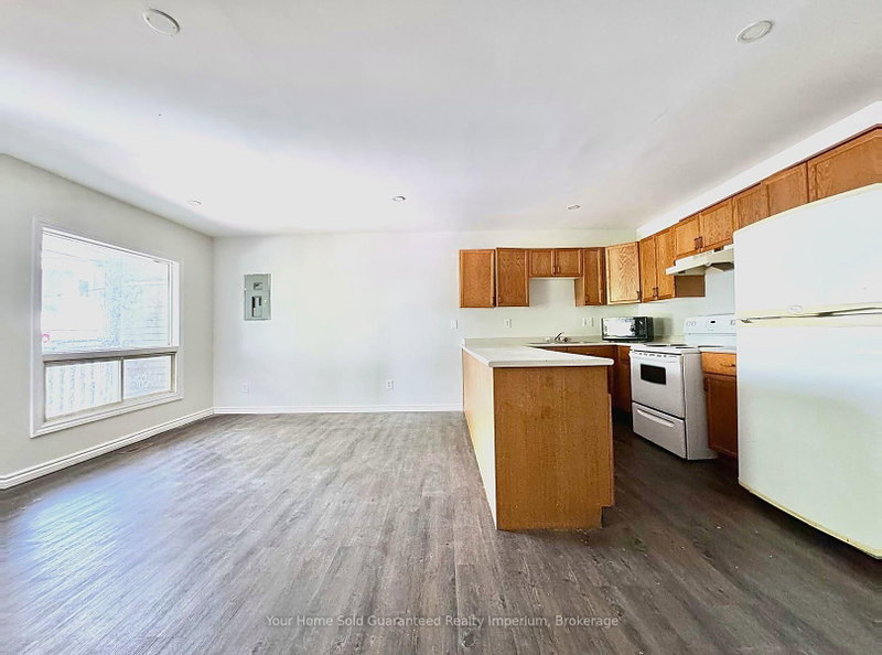 Upper (B) - 59 Queenston Street