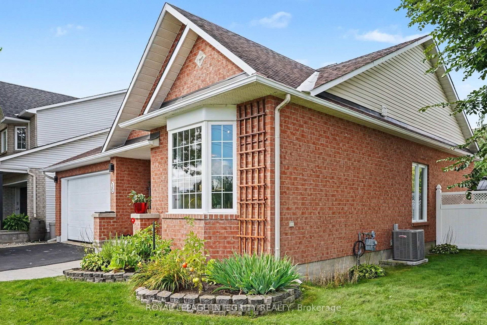 50 Baypointe Crescent • Barrhaven, ON photo 2