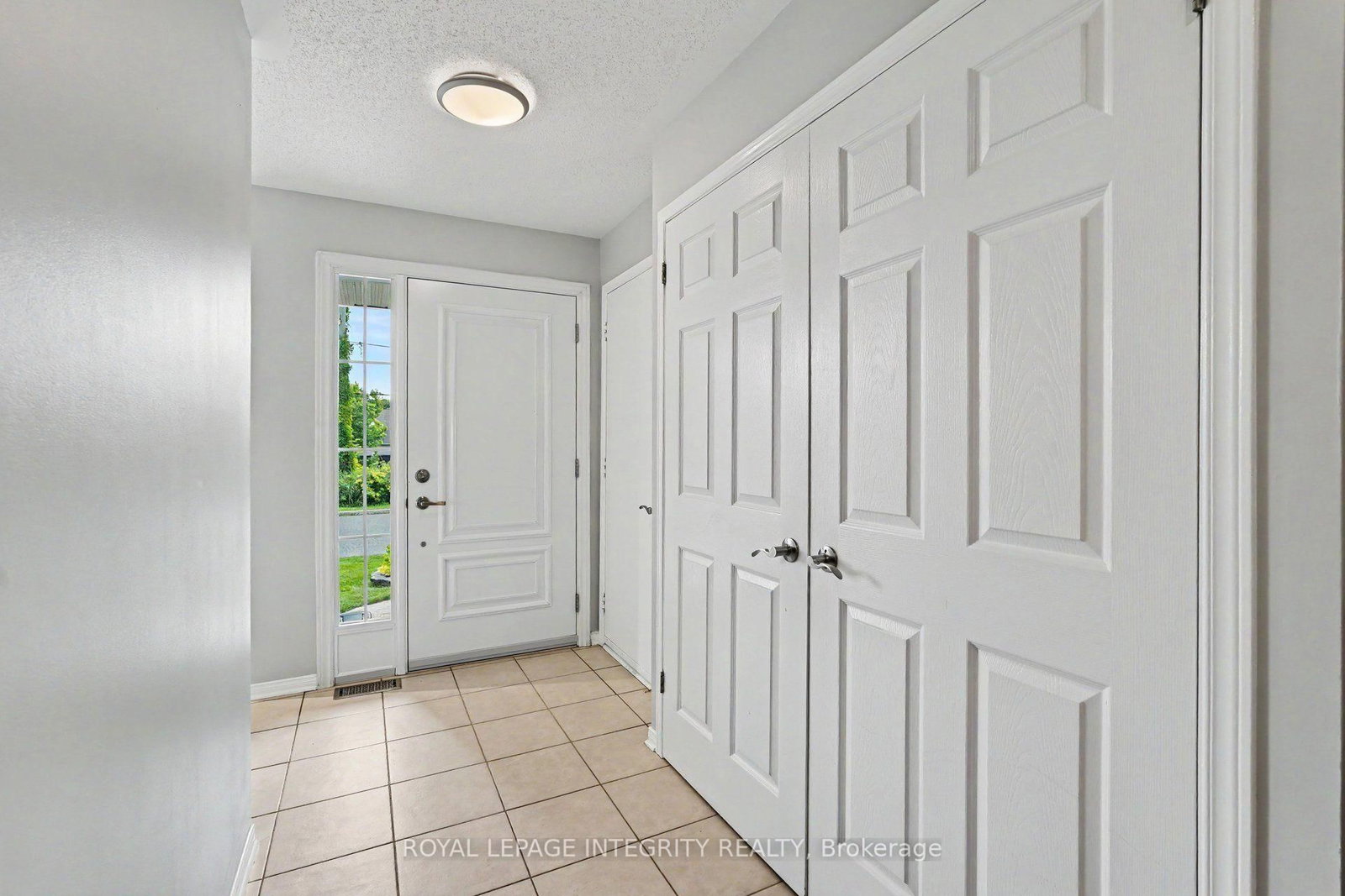 50 Baypointe Crescent • Barrhaven, ON photo 3