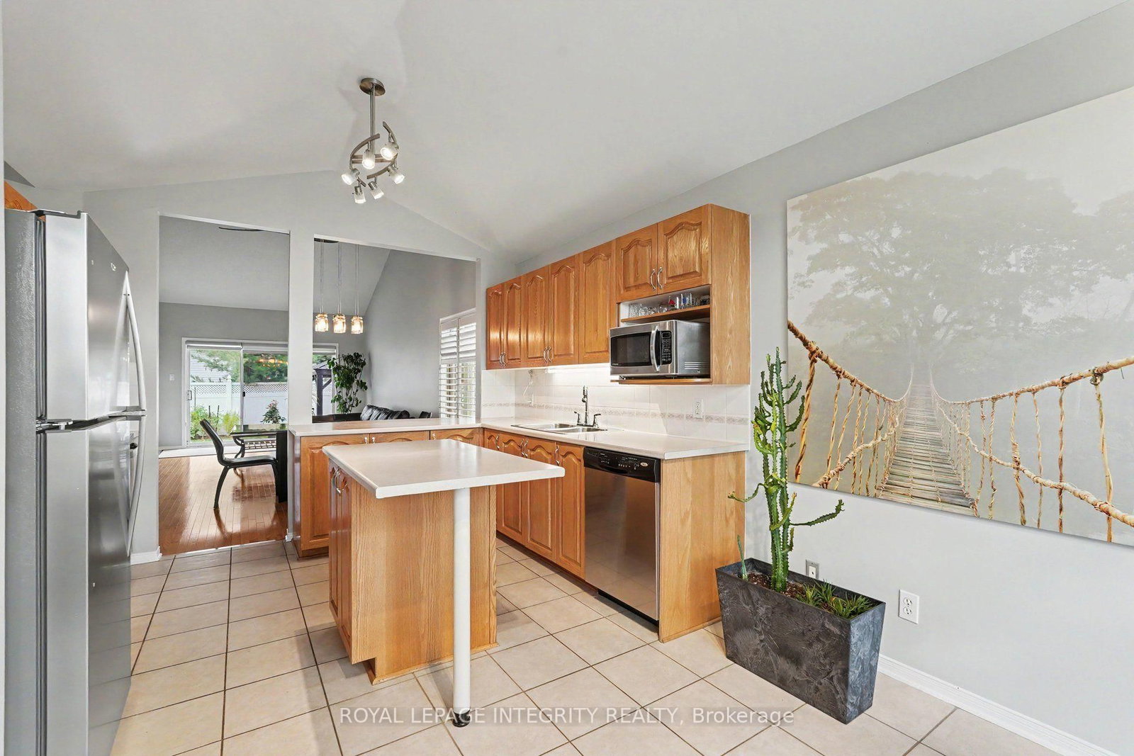 50 Baypointe Crescent • Barrhaven, ON photo 5