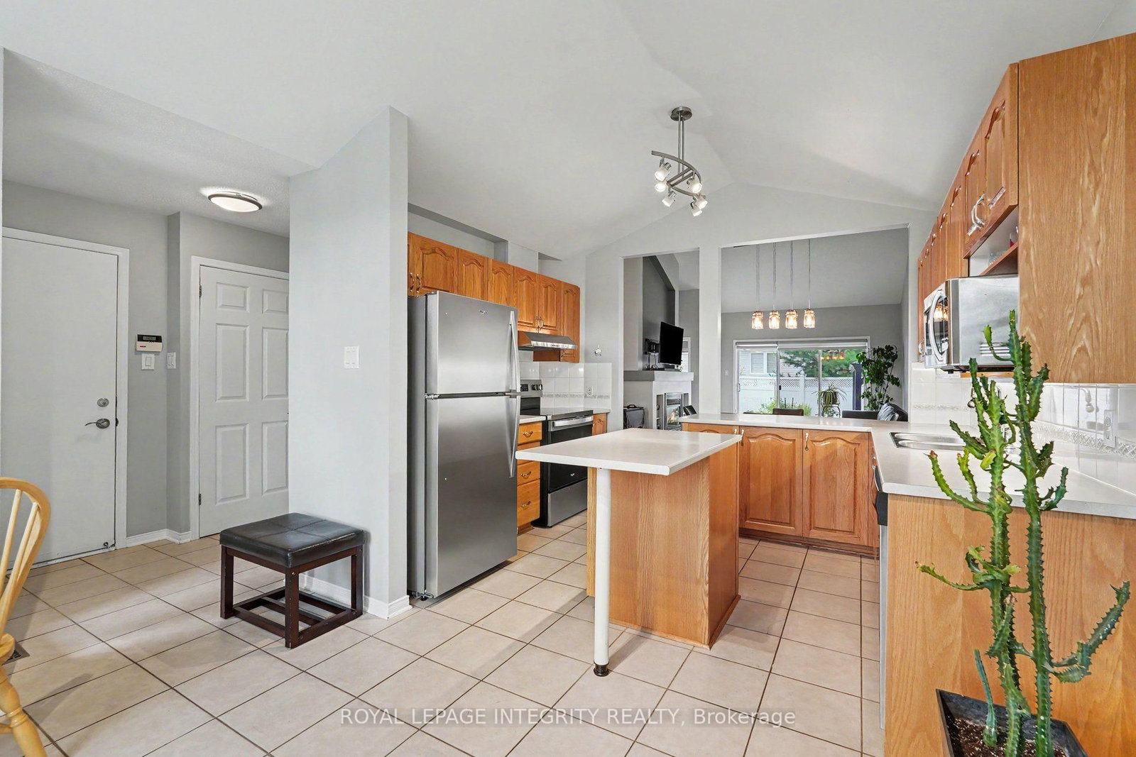 50 Baypointe Crescent • Barrhaven, ON photo 6