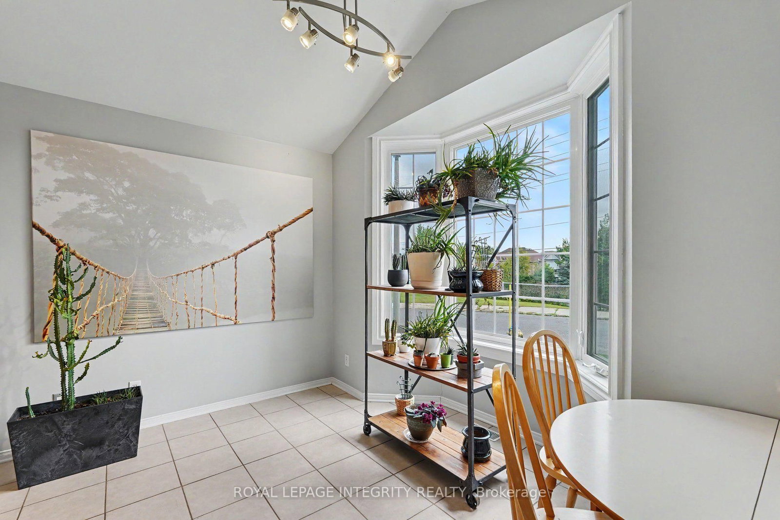 50 Baypointe Crescent • Barrhaven, ON photo 8