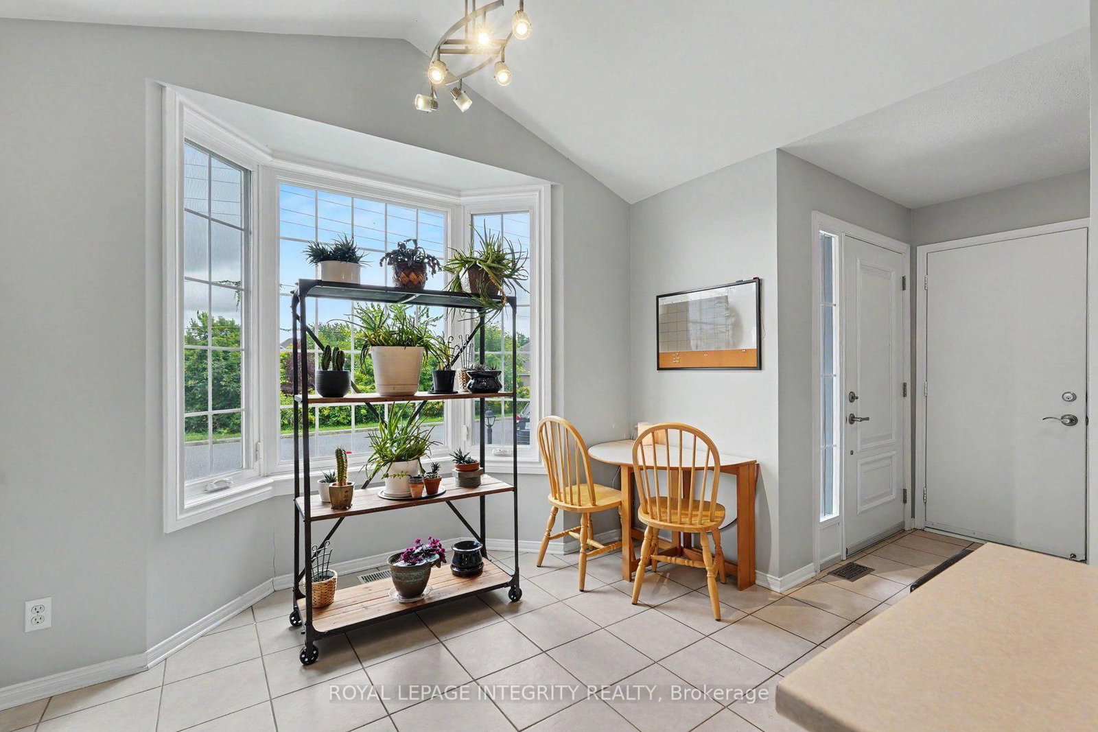 50 Baypointe Crescent • Barrhaven, ON photo 9