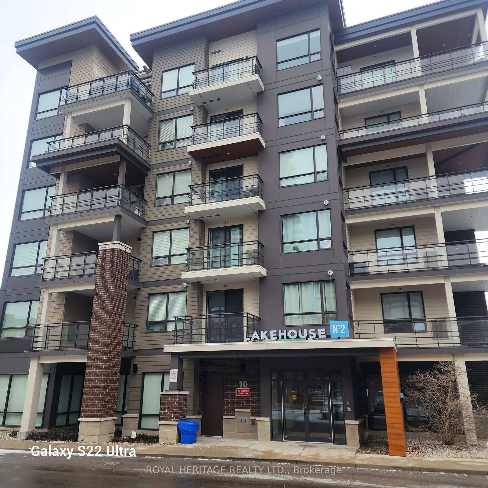 10 Esplanade Lane • #513 • Grimsby, ON photo 2