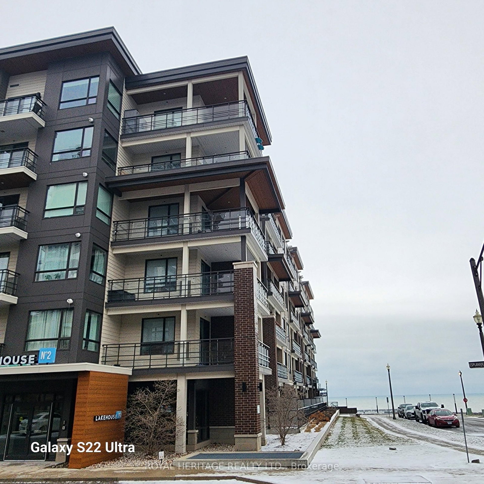 10 Esplanade Lane • #513 • Grimsby, ON photo 3