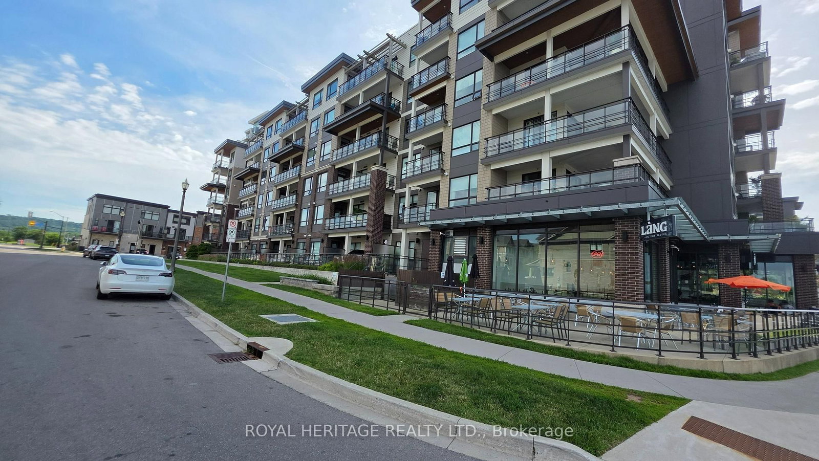 10 Esplanade Lane • #513 • Grimsby, ON photo 4