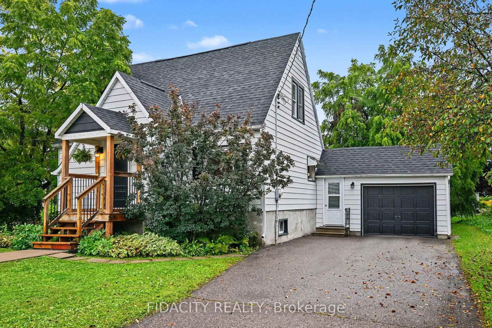 7 Truelove Street • Cobden, ON photo 1