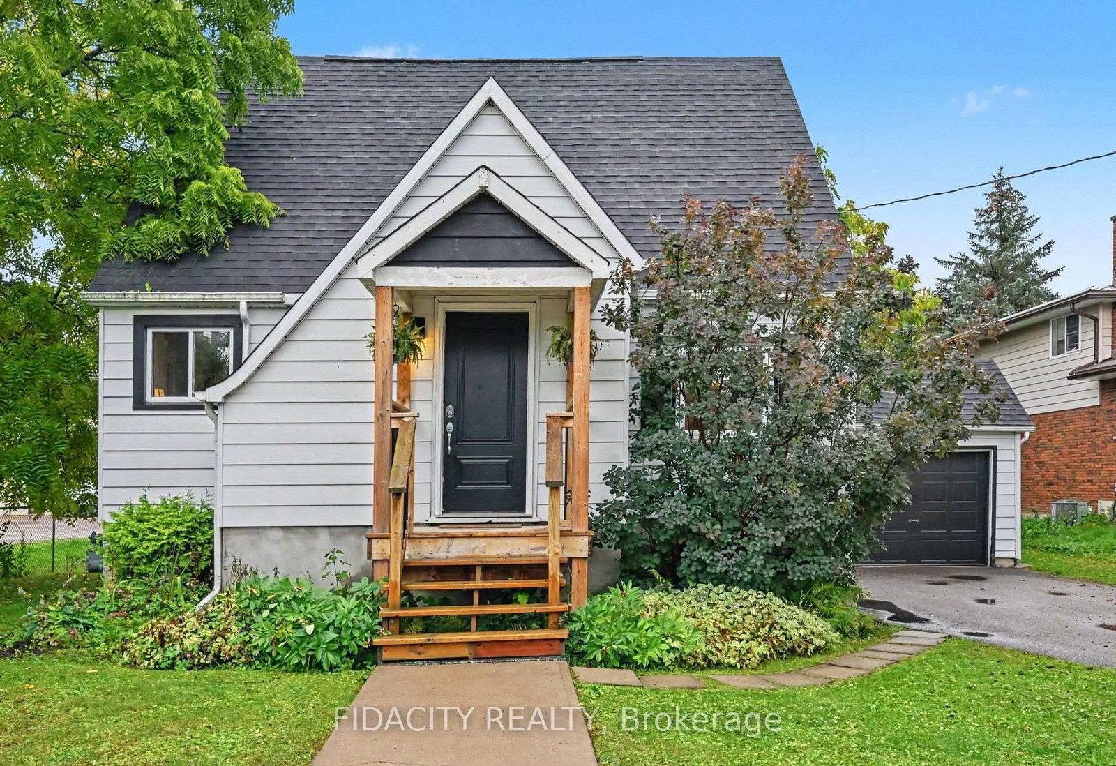 7 Truelove Street • Cobden, ON photo 3