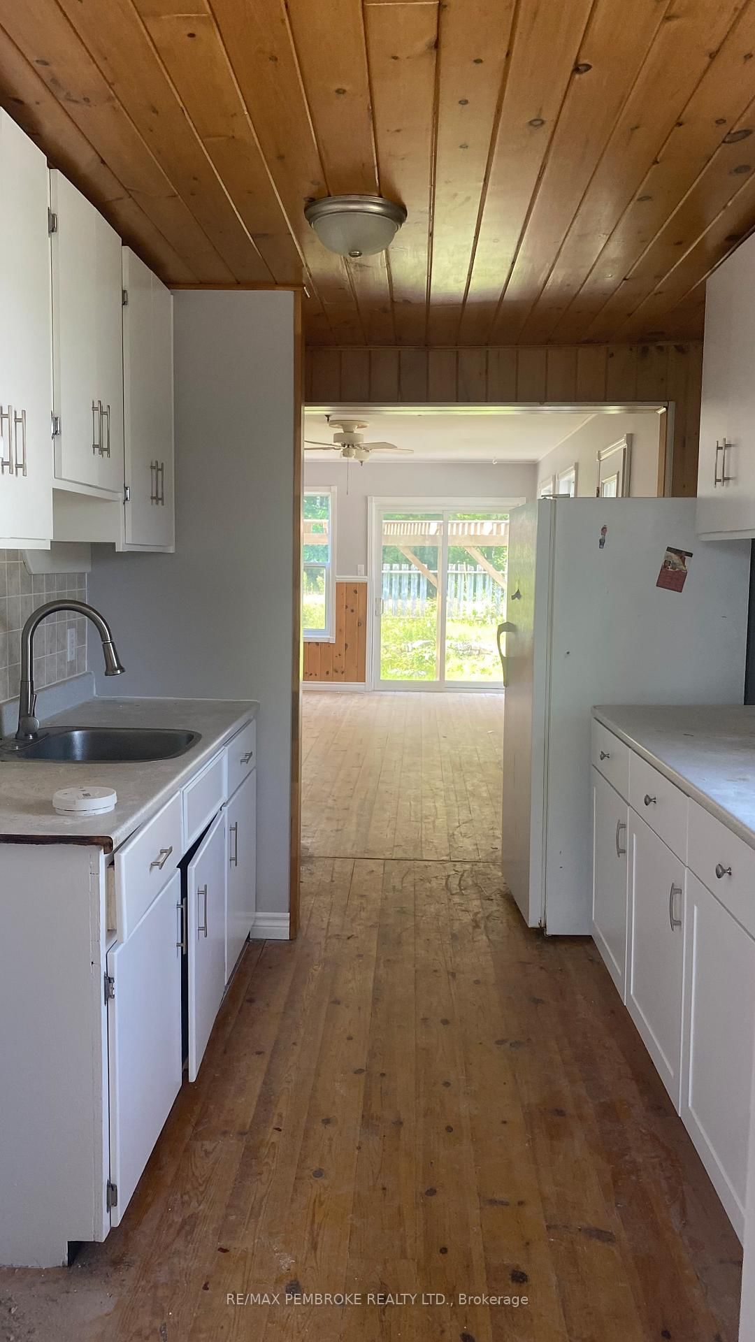 53 Huron Street • Deep River, ON photo 6