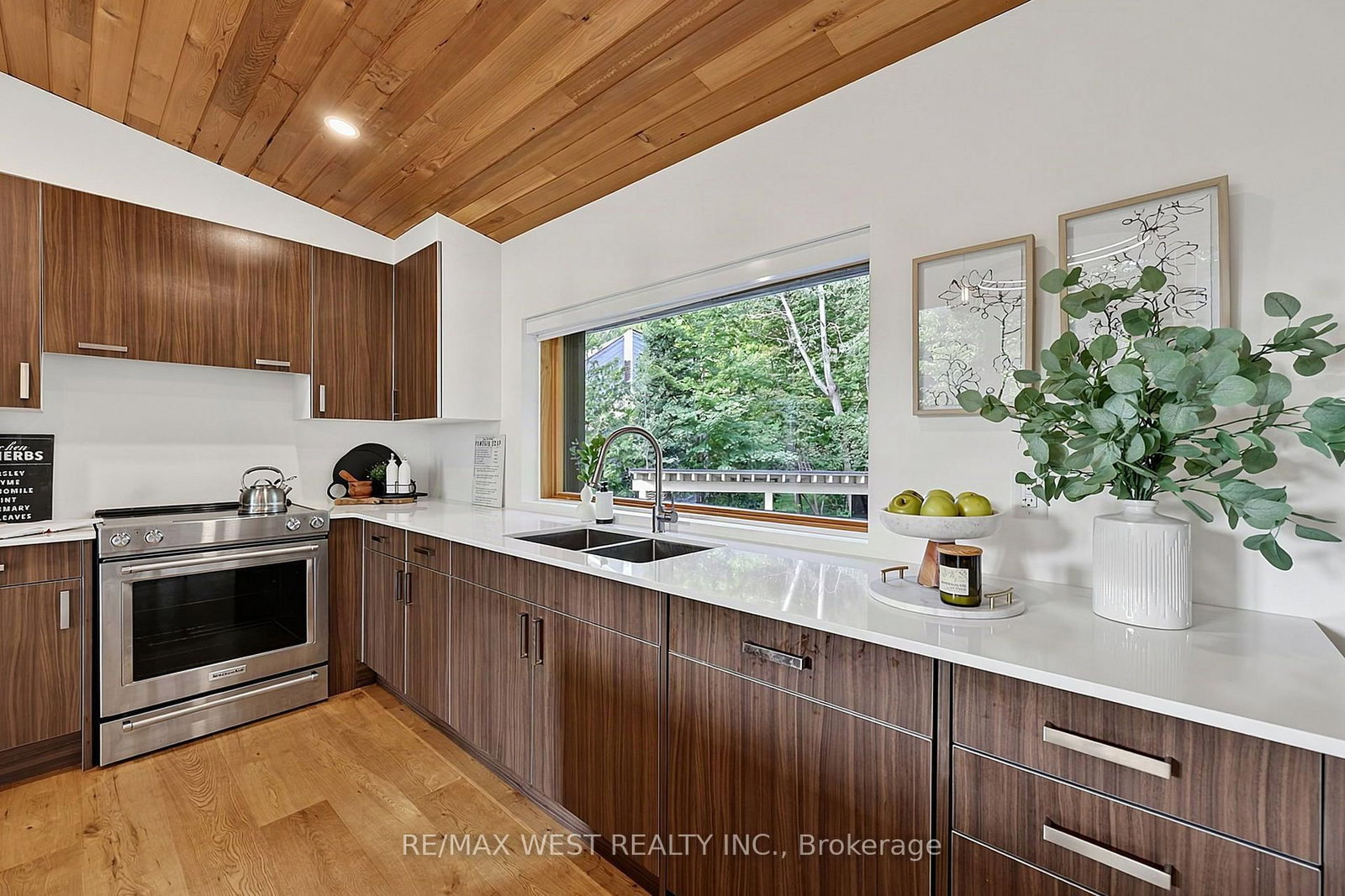 112 KITZBUHL Crescent • Blue Mountains, ON photo 16