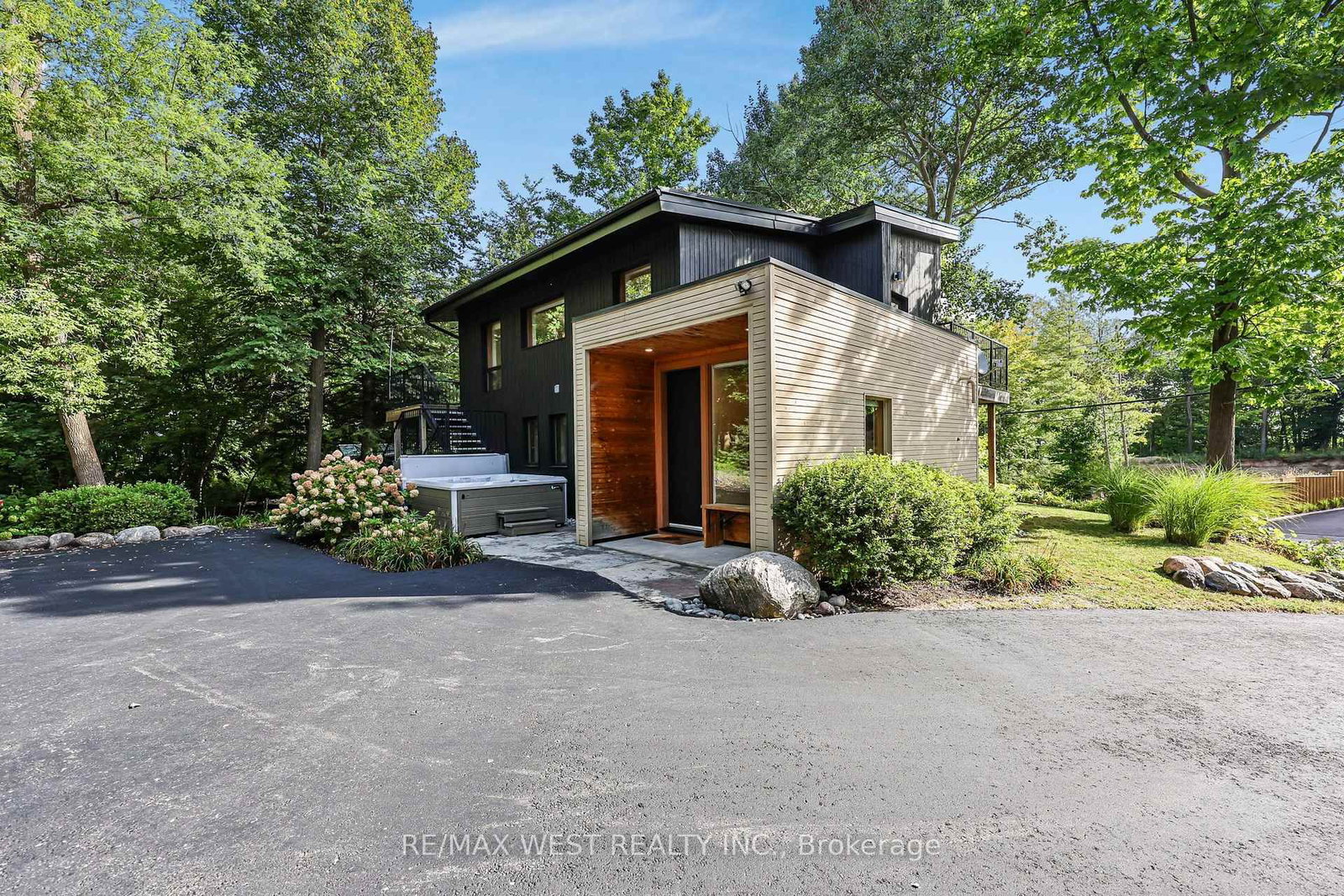 112 KITZBUHL Crescent • Blue Mountains, ON photo 3