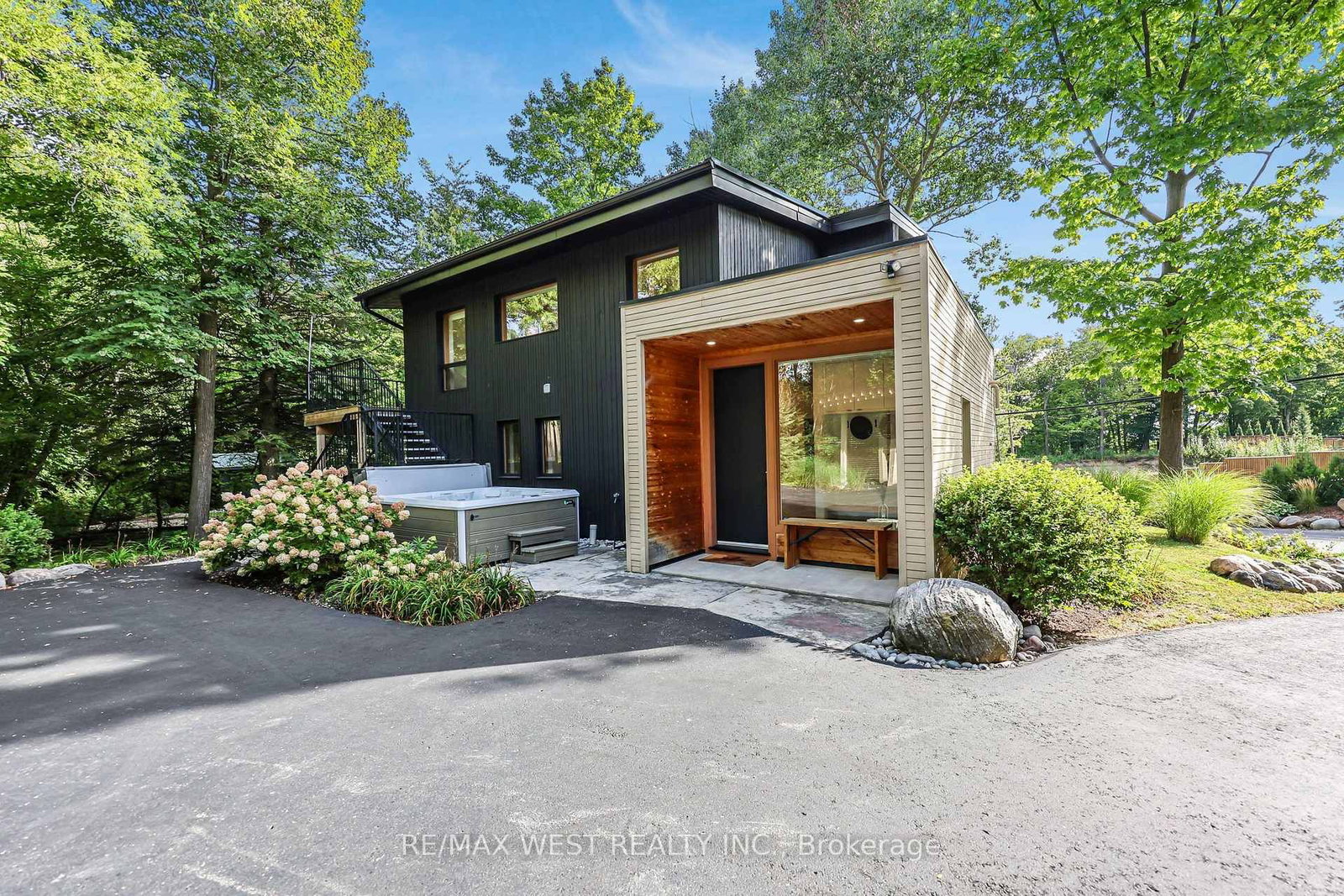 112 KITZBUHL Crescent • Blue Mountains, ON photo 4