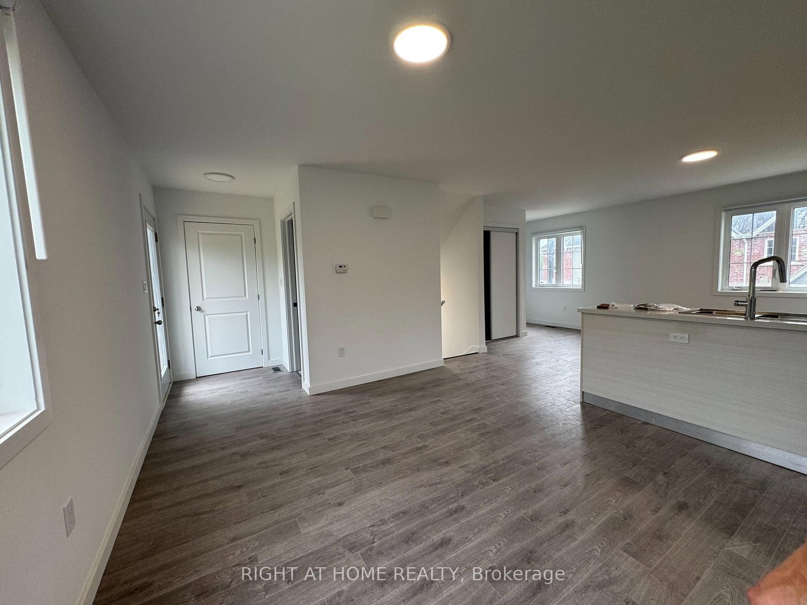 (MAIN) - 99 Highriver Trail, Welland 5