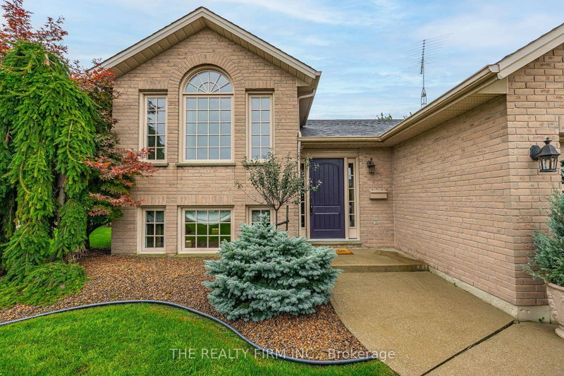 4077 Pine Crescent