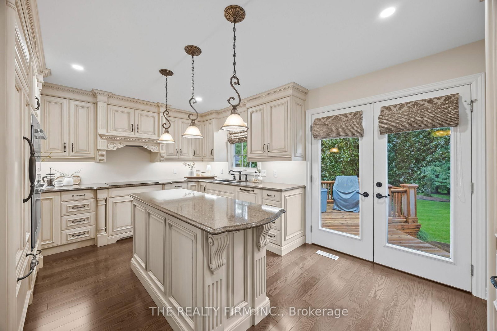 4077 Pine Crescent • Petrolia, ON photo 12