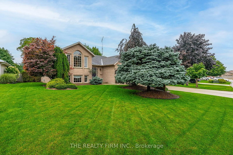 4077 Pine Crescent