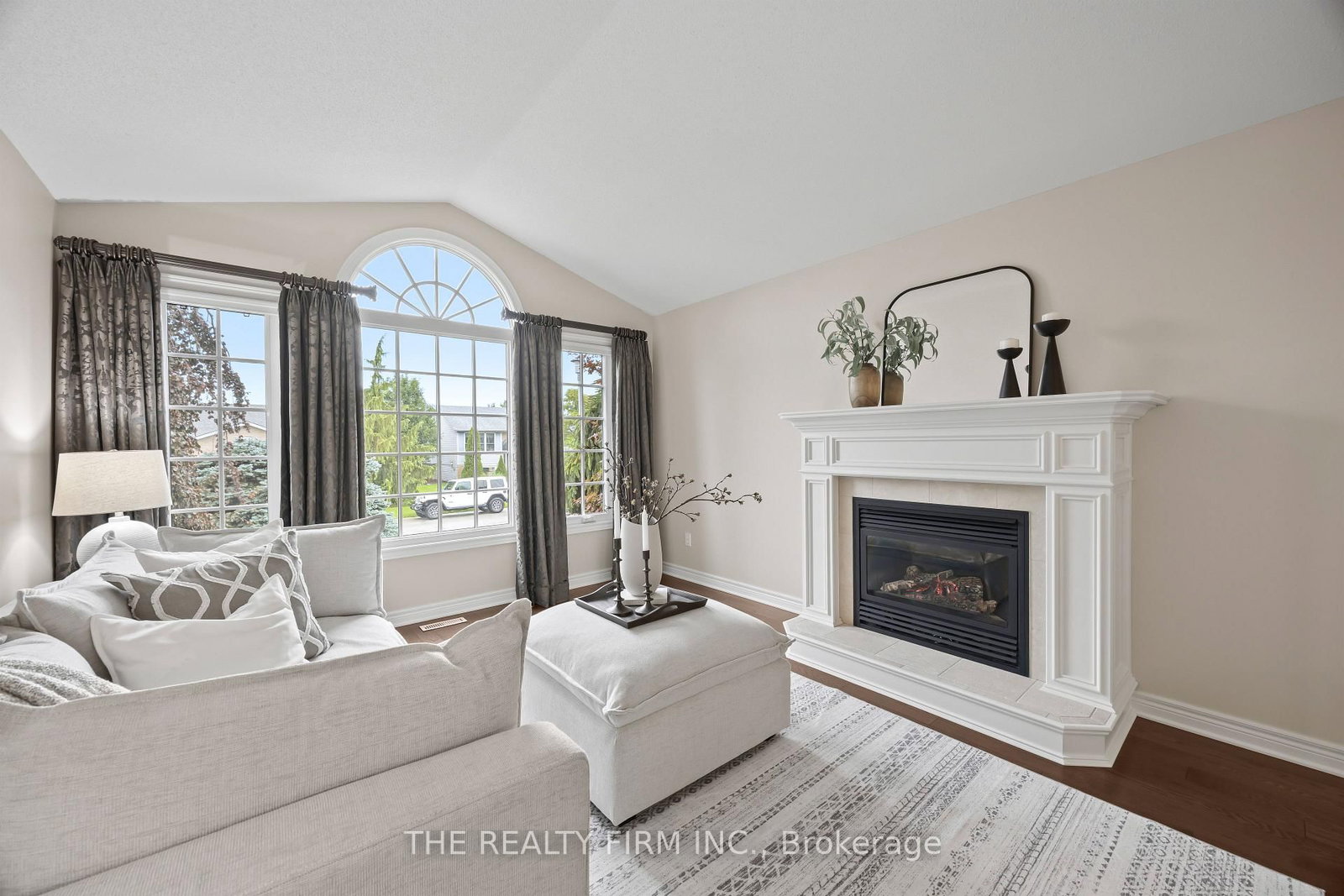 4077 Pine Crescent • Petrolia, ON photo 6