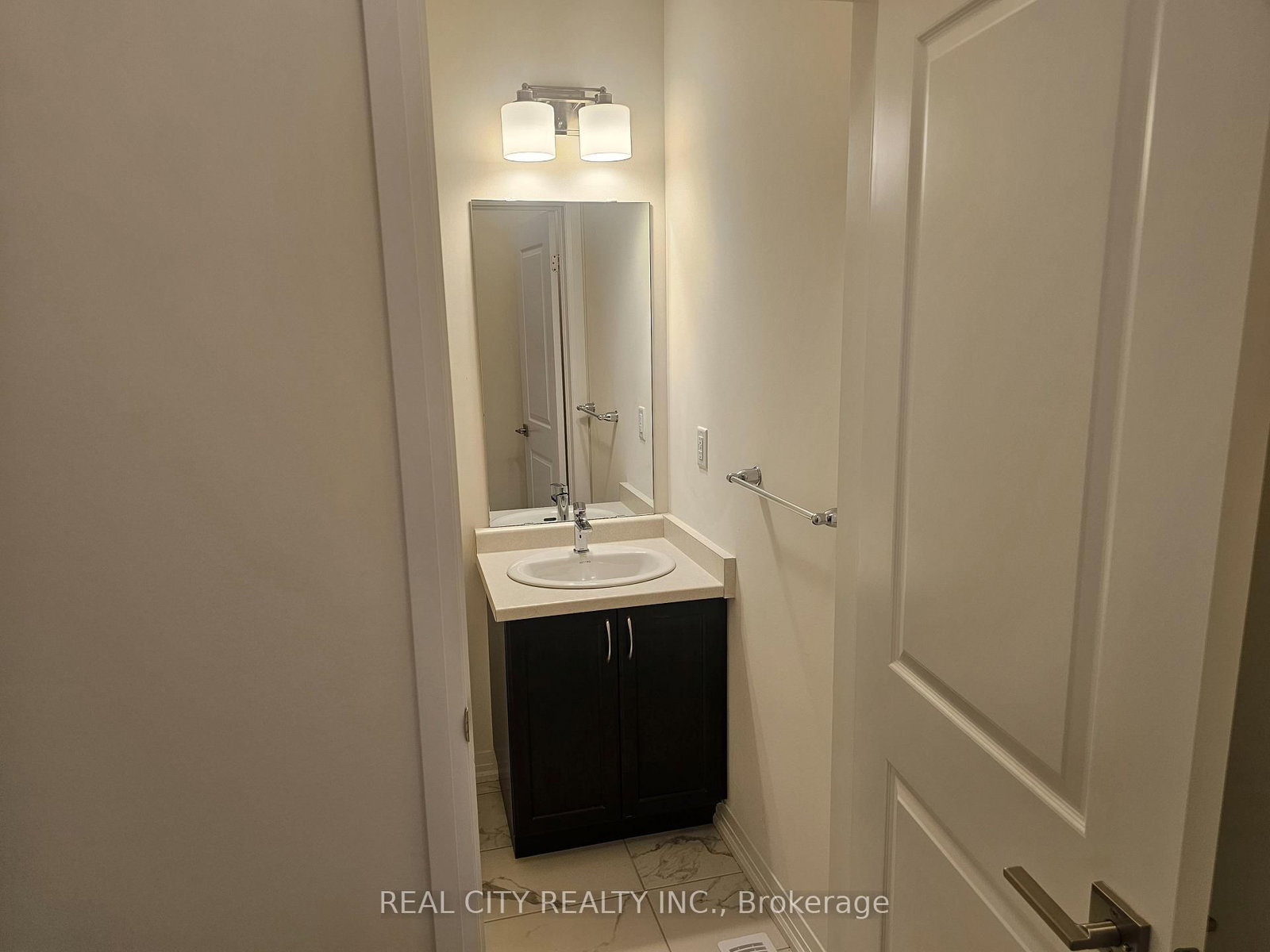48 McKernan Avenue • Brantford, ON photo 6