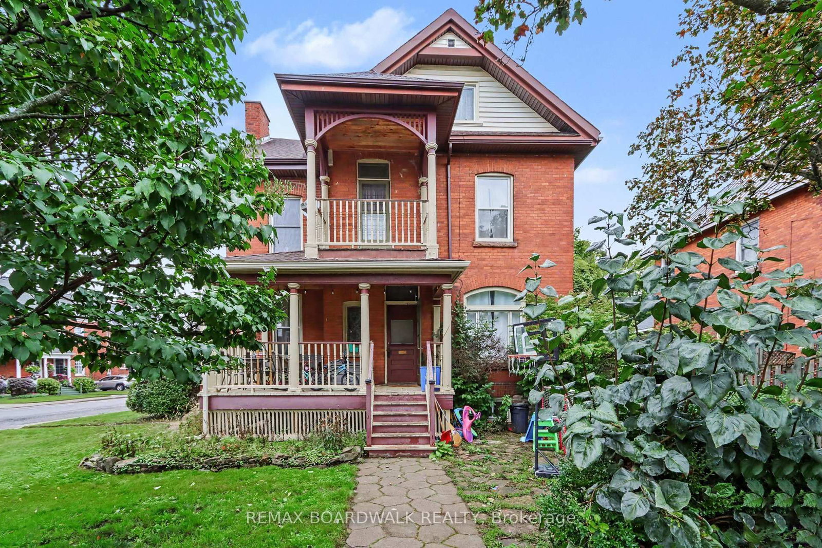 10 Glen Avenue • Smiths Falls, ON photo 1