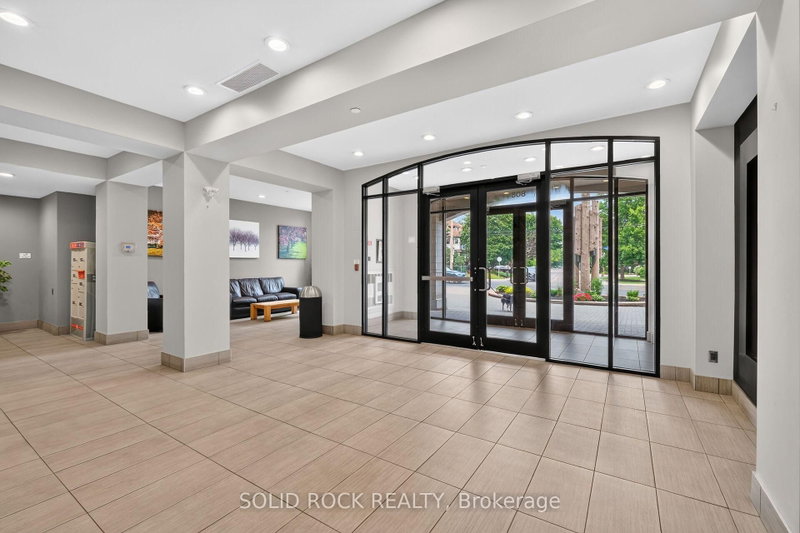 PH18 - 808 Bronson Avenue