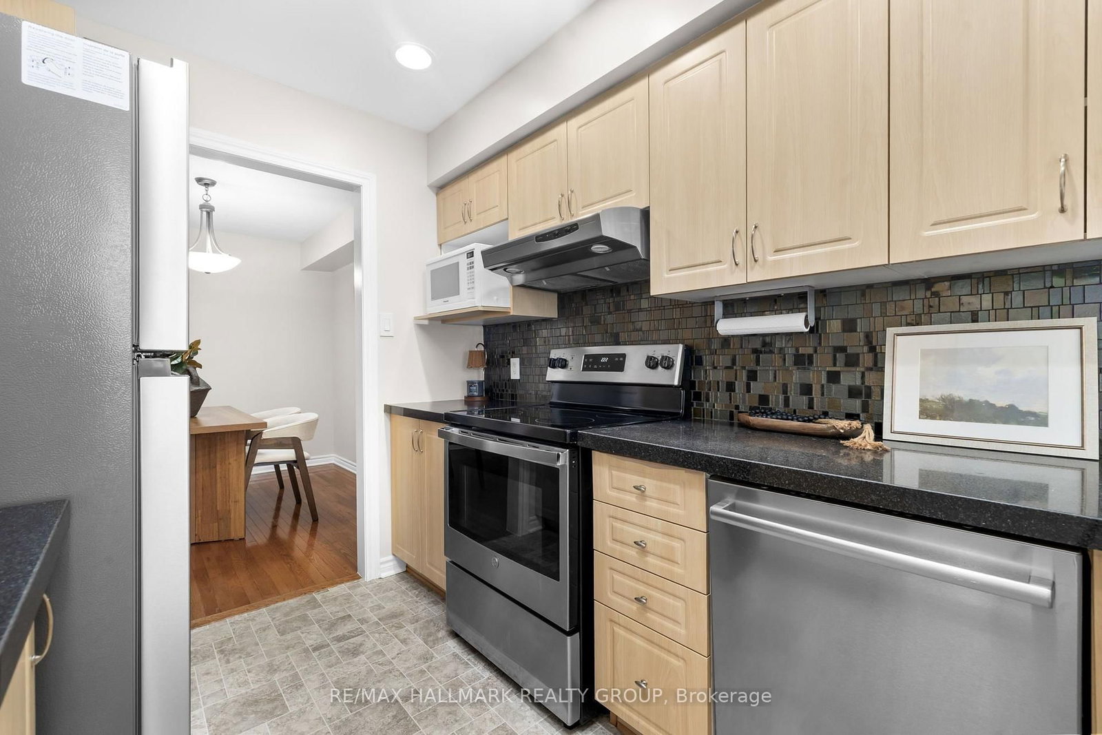 1006 Markwick Crescent • Ottawa, ON photo 12