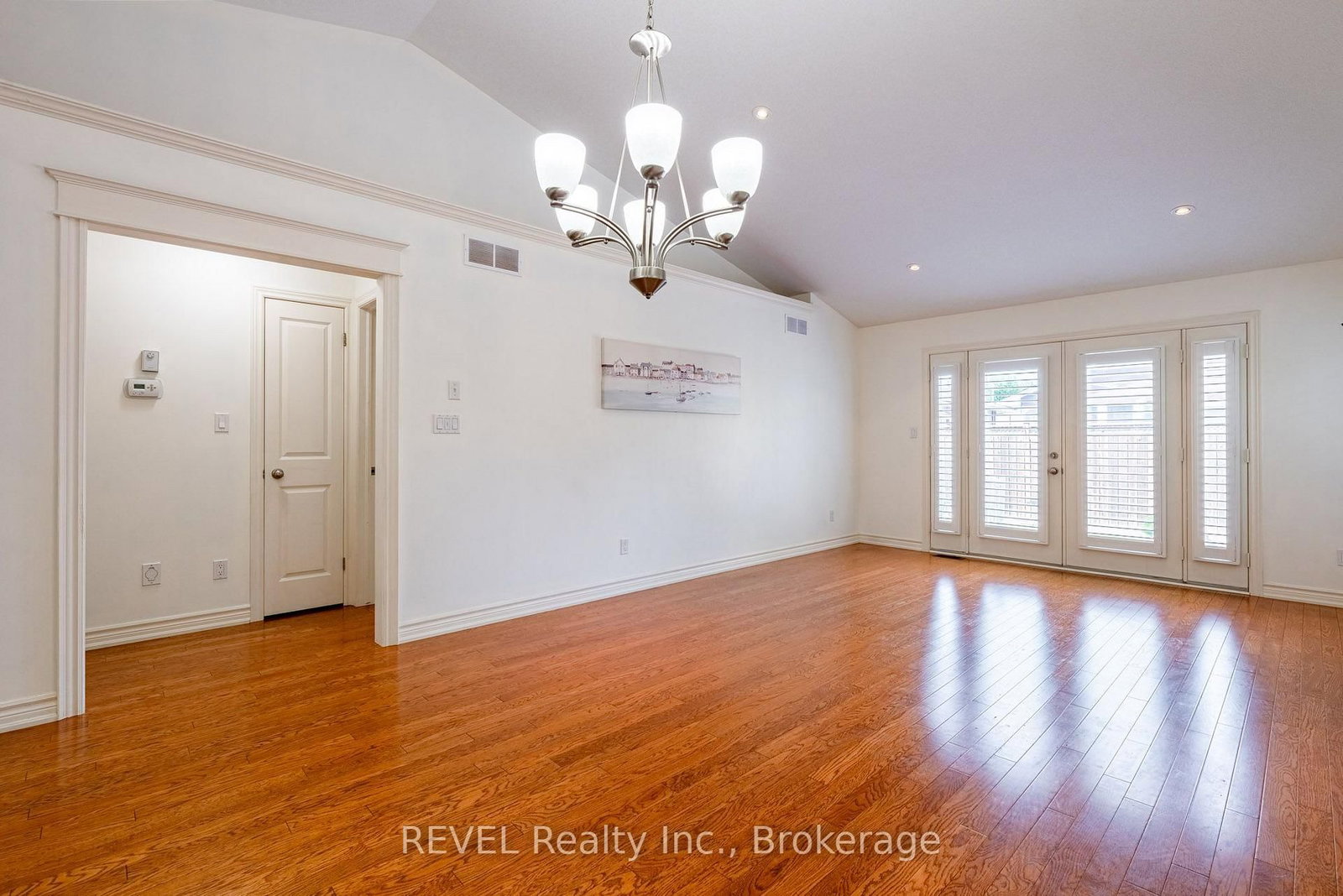 23 Myrtle Avenue • St. Catharines, ON photo 17