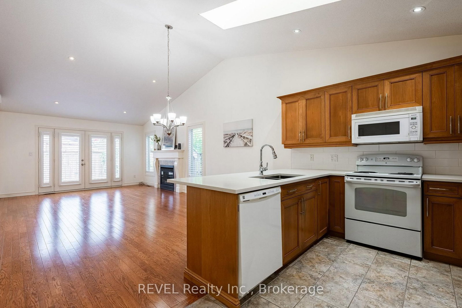 23 Myrtle Avenue • St. Catharines, ON photo 9