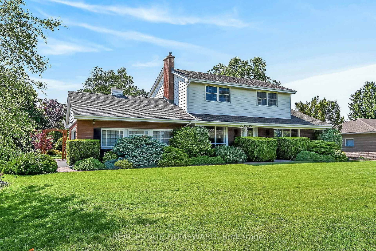 634 Mountain Brow Boulevard • Hamilton, ON photo 1