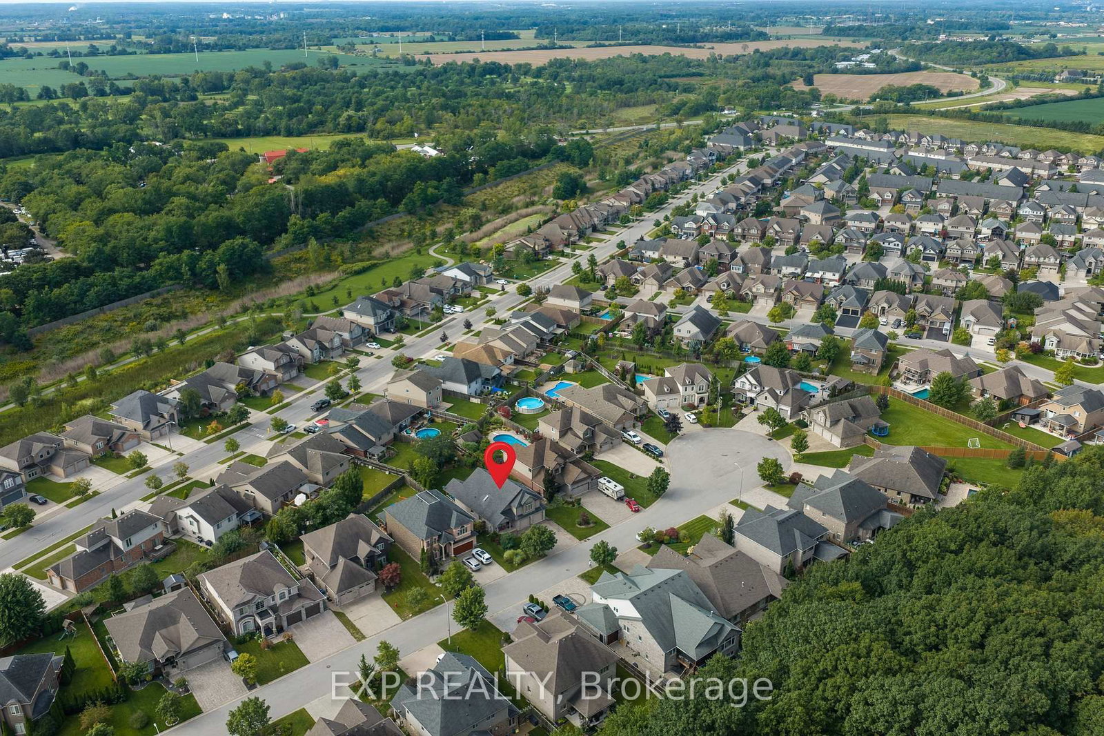 9148 Tapestry Court • Niagara Falls, ON photo 4