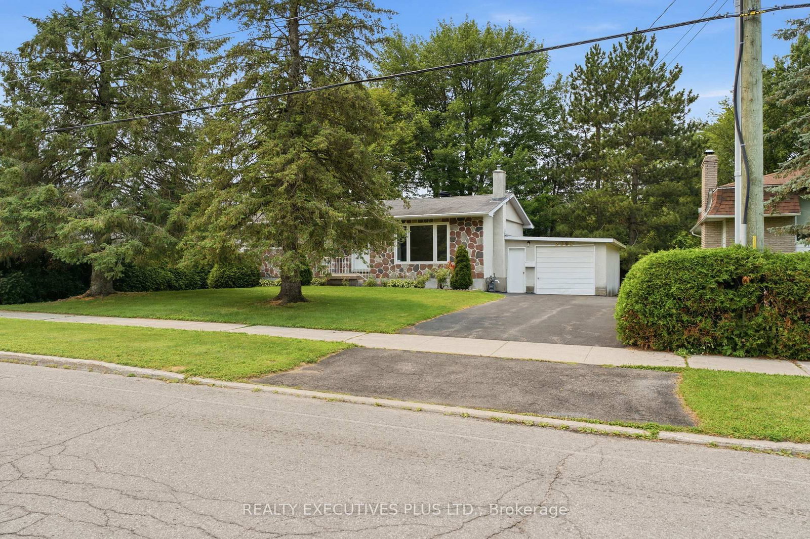 2593 Cleroux Cres, Ottawa, view 2