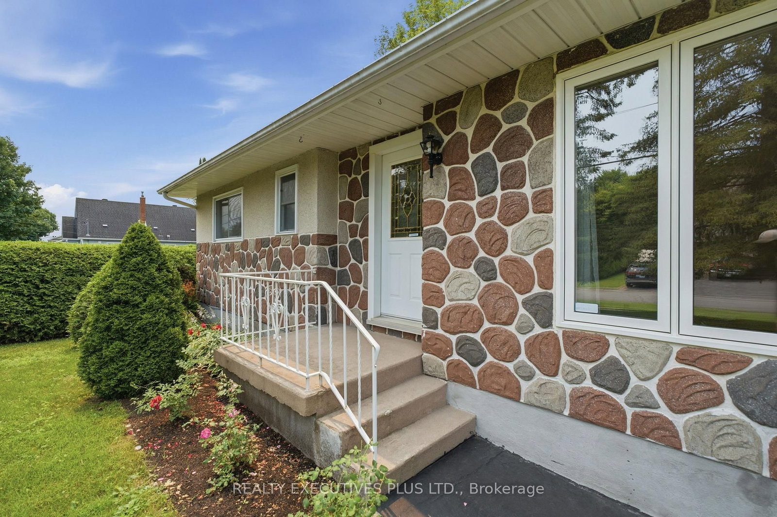 2593 Cleroux Cres, Ottawa, view 4
