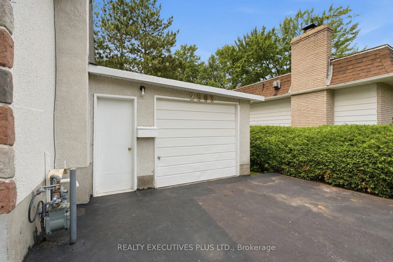 2593 Cleroux Cres photo 5
