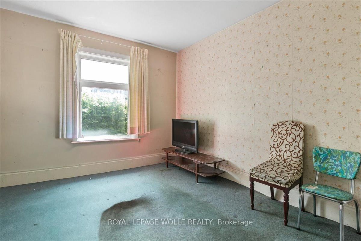 427 Duke Street W • Kitchener, ON photo 12