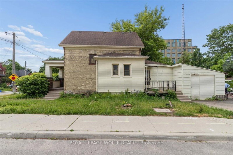 427 Duke Street W