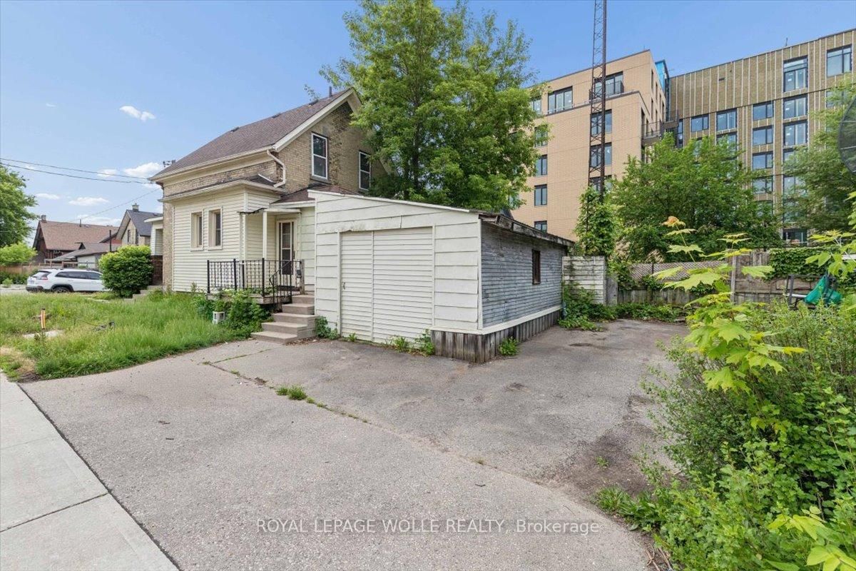 427 Duke Street W • Kitchener, ON photo 33