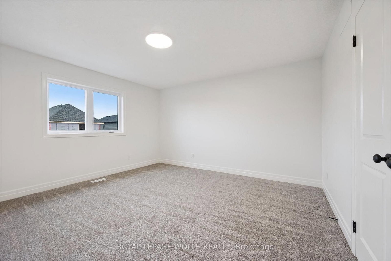 44 Weymouth Street • Woolwich, ON photo 27