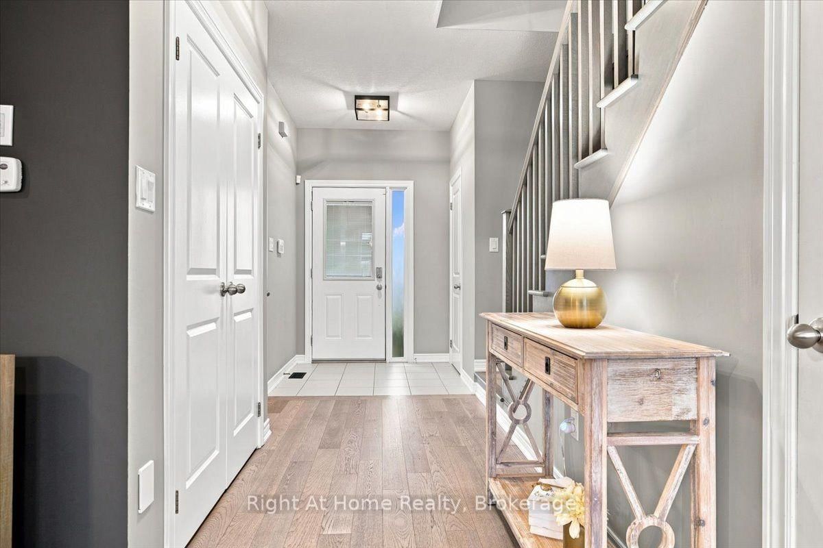 66 Foothills Lane • Hamilton, ON photo 4