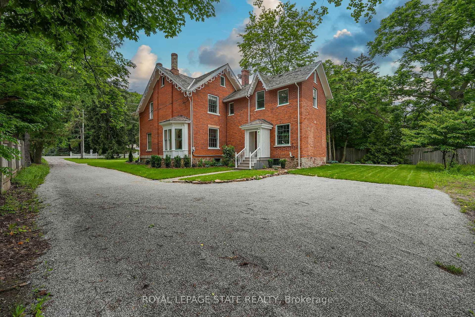262 Main Street W • Grimsby, ON photo 6