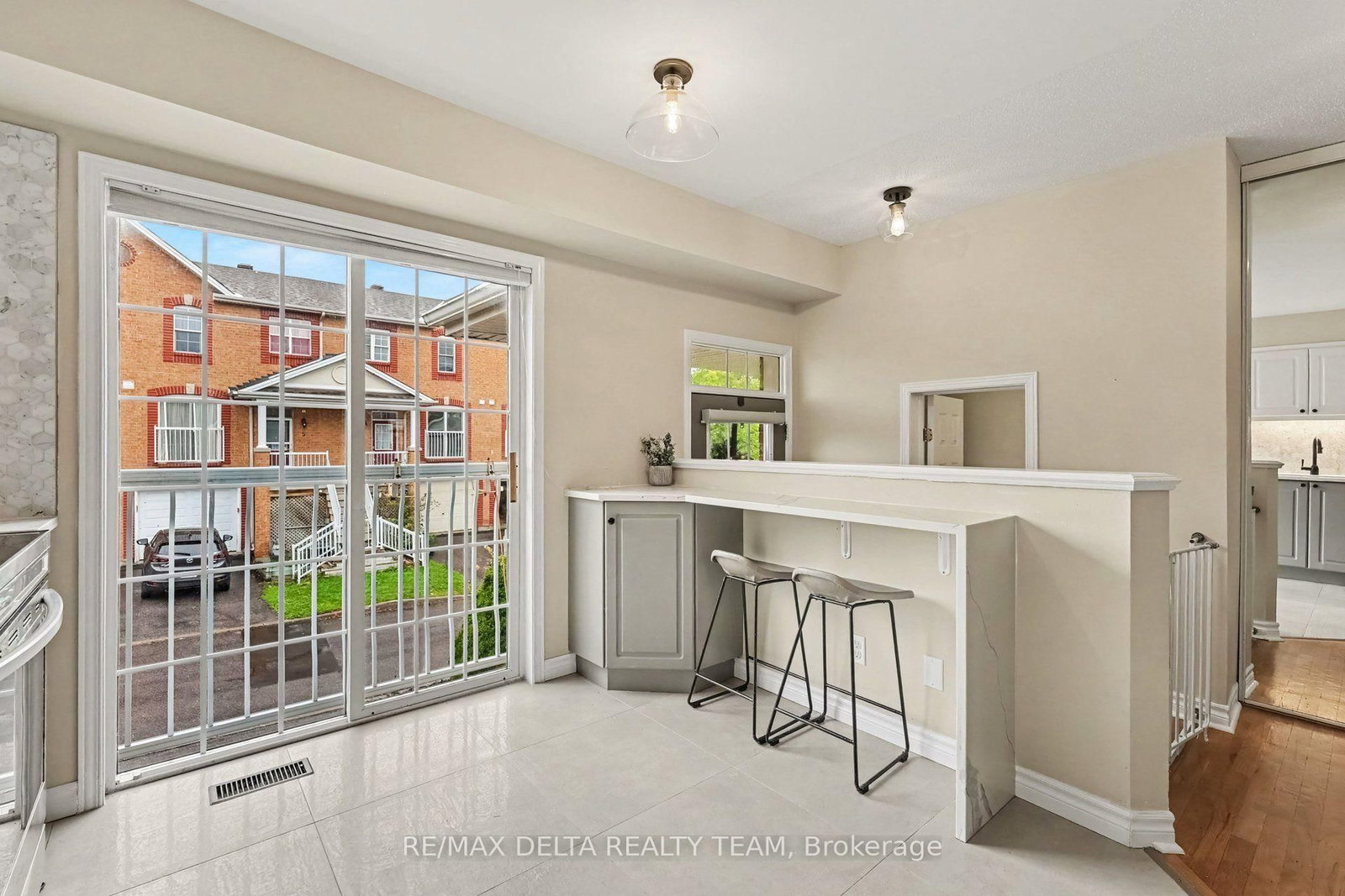 2 Bellflower Private NW • Ottawa, ON photo 4
