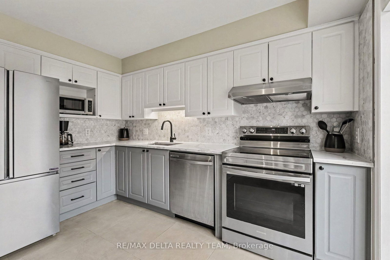 2 Bellflower Private NW • Ottawa, ON photo 6